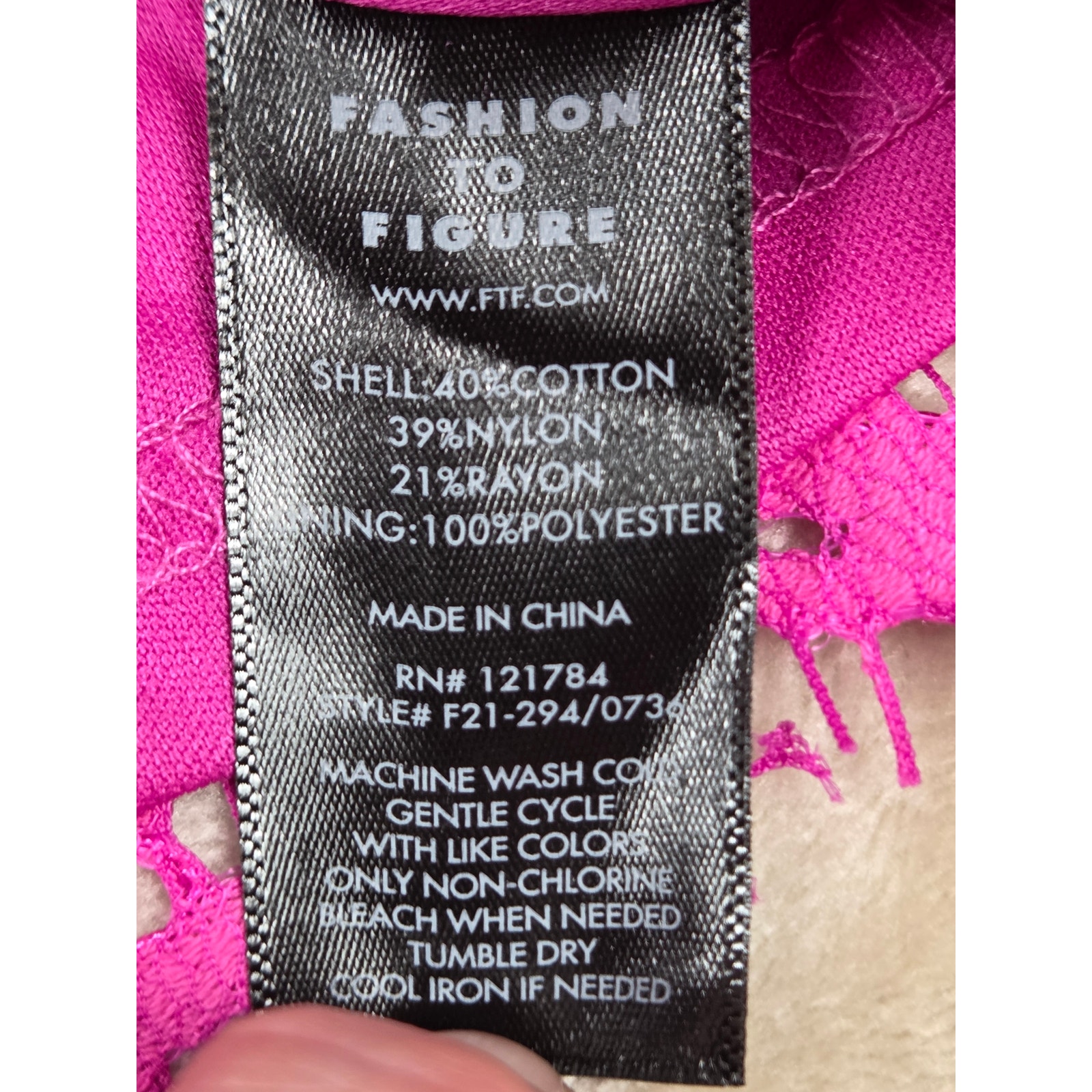 Fashion To Figure Magenta Pink Floral Lace V-Neck Crop Top Blouse 3x Plus — image 5 of 8